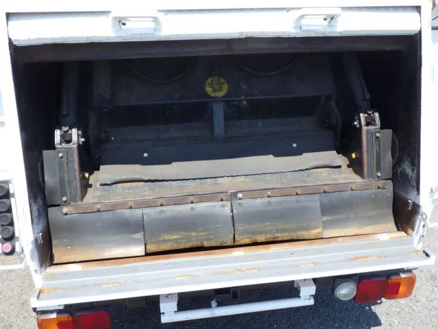 プレス式圧縮板の状態です。|日野 レンジャー TKG-FC9JEAA(2WD)の写真13