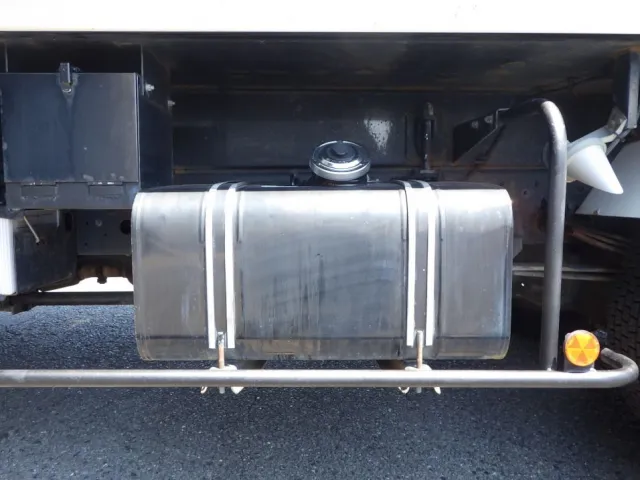 燃料タンクは100Lです。|日野 レンジャー TKG-FC9JEAA(2WD)の写真17