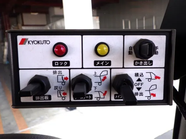 上物の操作スイッチです。|日野 レンジャー TKG-FC9JEAA(2WD)の写真18