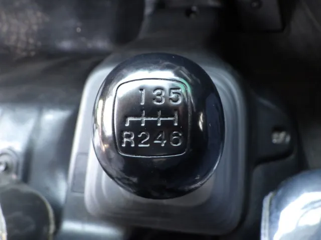 MT6速です。|日野 レンジャー TKG-FC9JEAA(2WD)の写真19