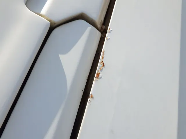 ボディー後方の両サイドにキズ・サビがあります。|日野 レンジャー TKG-FC9JEAA(2WD)の写真28