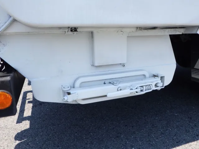 汚水タンクの両サイドに塗装跡があります。|日野 レンジャー TKG-FC9JEAA(2WD)の写真30