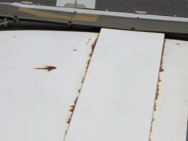 ボディー天井にサビ・凸があります。|日野 レンジャー TKG-FC9JEAA(2WD)の写真32