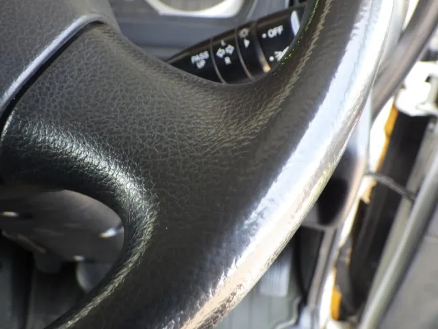 ハンドルにスレがあります。|日野 レンジャー TKG-FC9JEAA(2WD)の写真41