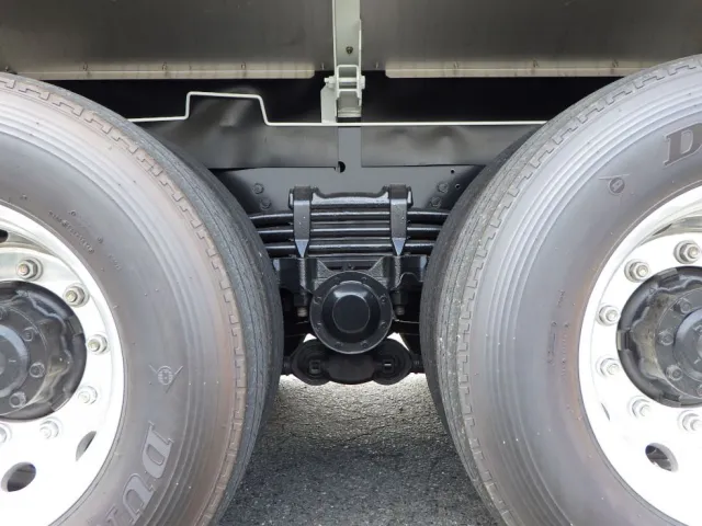 タイヤ間の状態です。|三菱 スーパーグレート 2PG-FV80HZの写真5