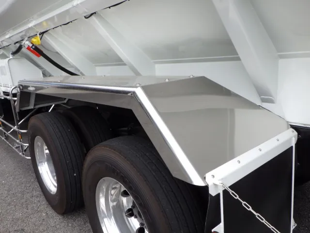 リヤフェンダーはステンレス製です。|三菱 スーパーグレート 2PG-FV80HZの写真16