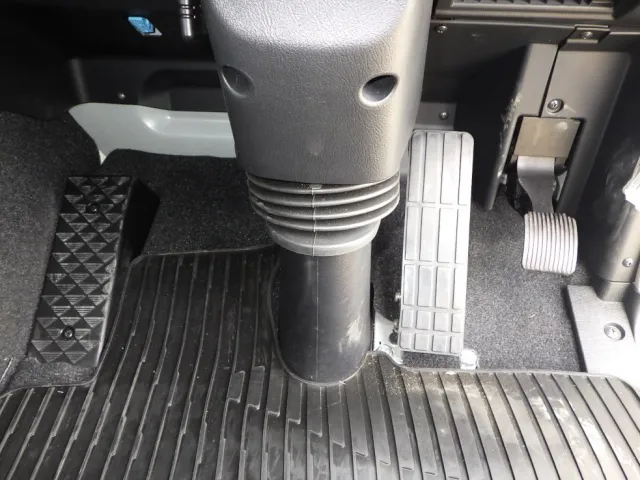 2ペダルです。|三菱 スーパーグレート 2PG-FV80HZの写真27