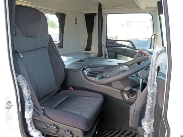 乗車定員は1名です。|三菱 スーパーグレート 2PG-FU84GZの写真6