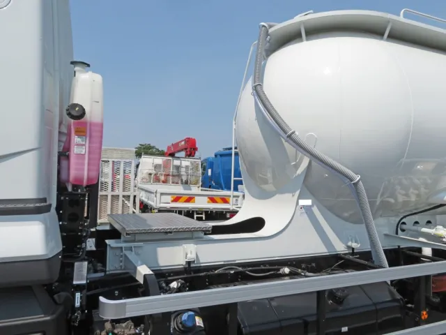 踊り場があります。|三菱 スーパーグレート 2PG-FU84GZの写真19