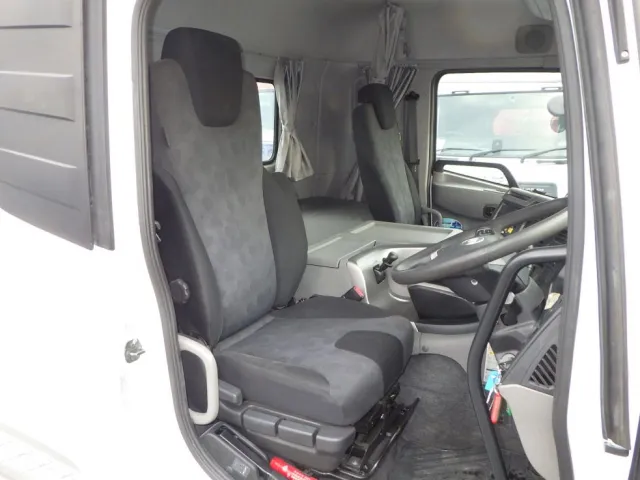 UDトラックス クオン 2PG-GK5AADの写真6