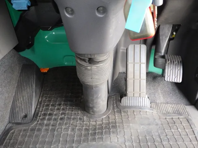 2ペダルです。|UDトラックス クオン 2PG-GK5AADの写真50