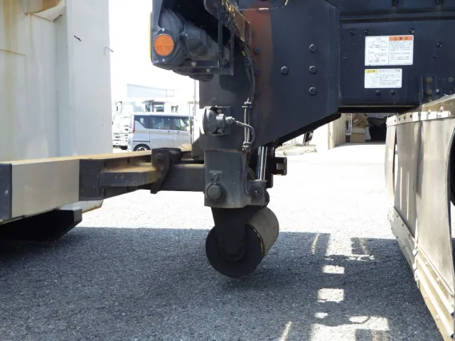 リヤジャッキは油圧式です。|三菱 スーパーグレート 2KG-FV70HYの写真9