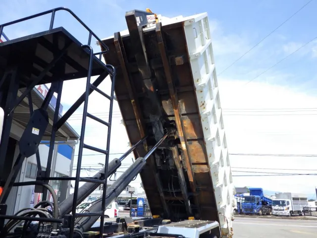 コンテナ裏側の状態です。|三菱 スーパーグレート 2KG-FV70HYの写真12