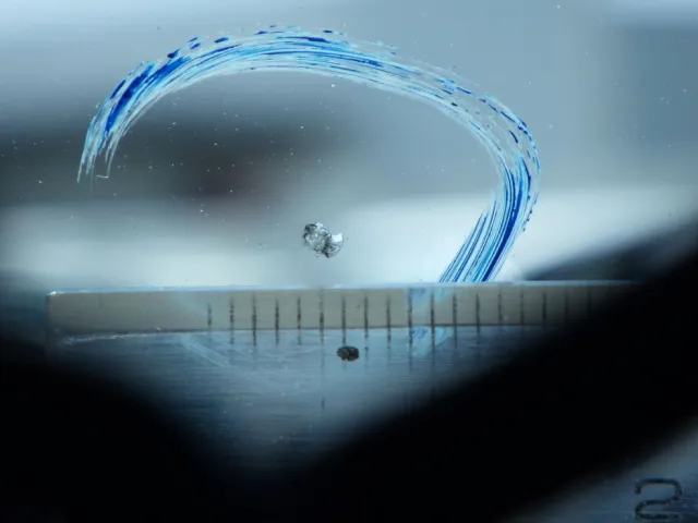 フロントパネルに飛び石キズがあります。|三菱 スーパーグレート 2KG-FV70HYの写真16