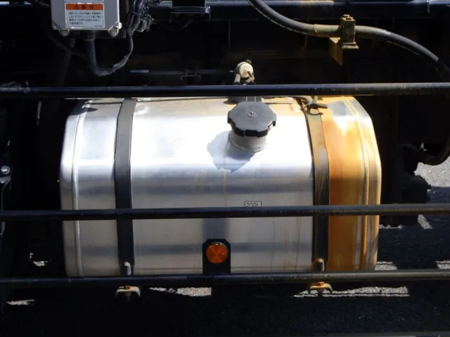 燃料タンクは200Lです。|三菱 スーパーグレート 2KG-FV70HYの写真17