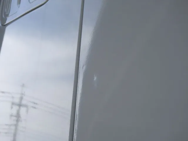 運転席側ドアに小さいキズ・ヘコミがあります。|三菱 スーパーグレート 2KG-FV70HYの写真24