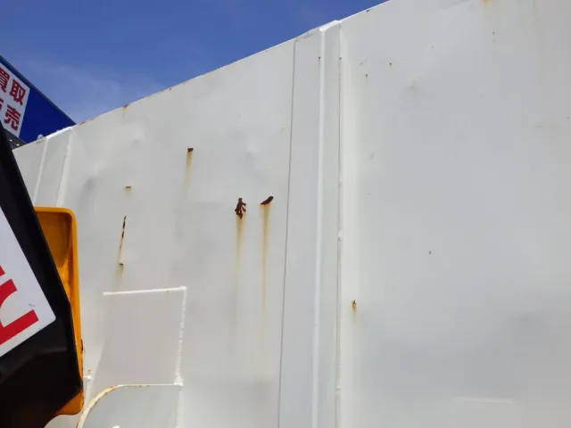 コンテナ全面にキズ・サビ・ヘコミがあります。|三菱 スーパーグレート 2KG-FV70HYの写真25