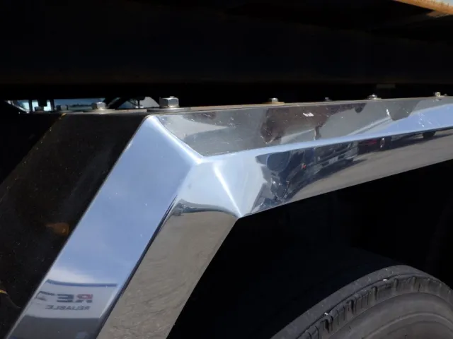 運転席側リヤフェンダーに曲がりがあります。|三菱 スーパーグレート 2KG-FV70HYの写真28