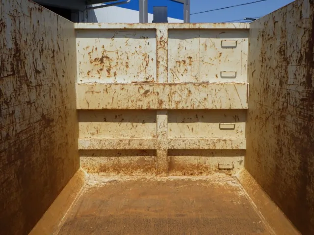 コンテナ内側にキズ・サビ・ヘコミがあります。|三菱 スーパーグレート 2KG-FV70HYの写真31