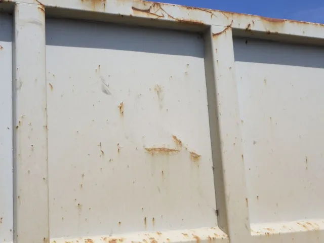 リヤゲートにキズ・サビ・ヘコミがあります。|三菱 スーパーグレート 2KG-FV70HYの写真32