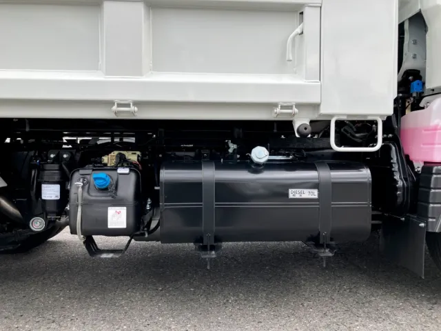 燃料タンクは70Lです。|三菱 キャンター 2RG-FBA60(2WD)の写真12