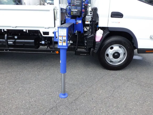 アウトリガーは差し違い式です。|三菱 キャンター 2PG-FEB80の写真11