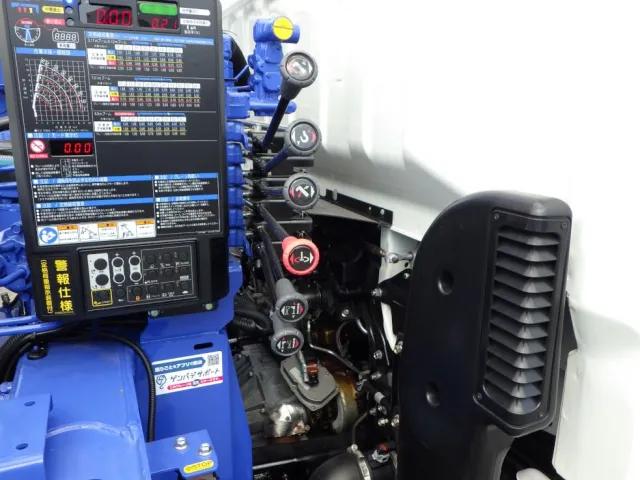 クレーンの操作レバーです。|三菱 キャンター 2PG-FEB80の写真12