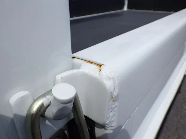 ボディーの一部に置きサビがあります。|三菱 キャンター 2PG-FEB80の写真15