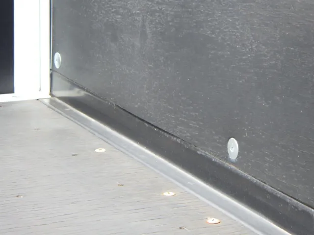 荷台ベニヤ板に歪みがあります。|三菱 キャンター 2PG-FEB80の写真19