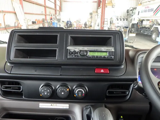 パネル周りの状態です。|三菱 キャンター 2PG-FEB80の写真31