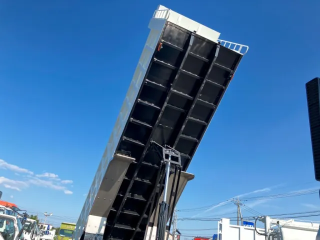 ボデー裏側の状態です。|三菱 スーパーグレート 2PG-FV80VZの写真12