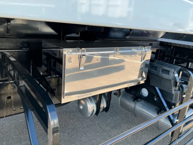 工具箱はステンレス製です。|三菱 スーパーグレート 2PG-FV80VZの写真18