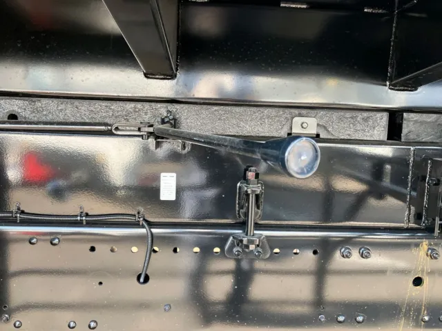 リヤゲートロック操作レバーの状態です。|三菱 スーパーグレート 2PG-FV80VZの写真20