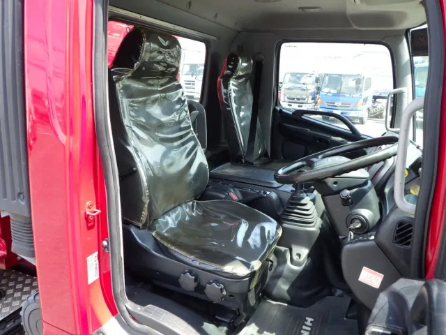 乗車定員は２名です。|日野 レンジャー TKG-GC7JGAAの写真6