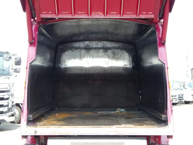 タンク内部の状態です。|日野 レンジャー TKG-GC7JGAAの写真9