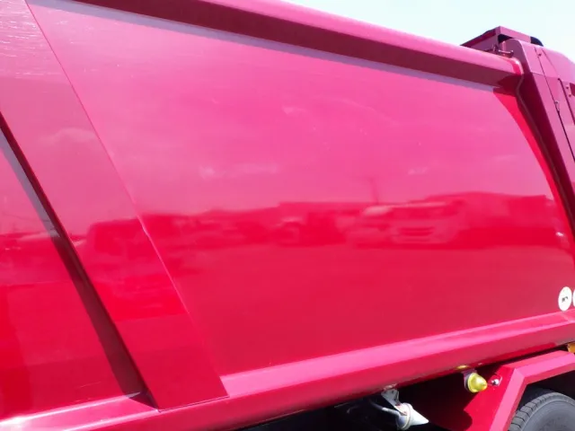 ボディーの両サイドに塗装跡があります。|日野 レンジャー TKG-GC7JGAAの写真27