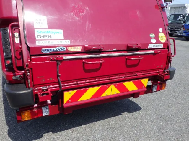 リヤ周りにキズ・サビがあります。|日野 レンジャー TKG-GC7JGAAの写真31