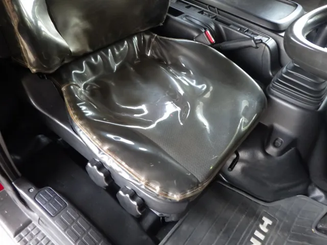 運転席座面にヘタリがあります。|日野 レンジャー TKG-GC7JGAAの写真35