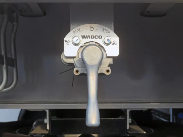 車高調整レバーです。|トレクス  PFN24103改の写真19