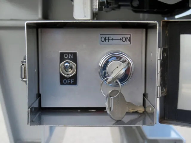 ウイング開閉のメインスイッチです。|トレクス  PFN24103改の写真25