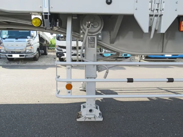 脚は手動式です。|トレクス  PFN24103改の写真31