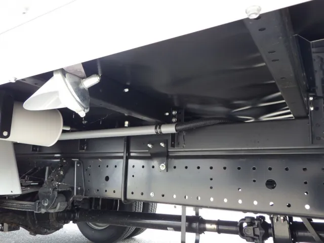 シャーシとネタの状態です。（ネタは鉄製です）|日野 デュトロ 2KG-XZU722M(2WD)の写真7