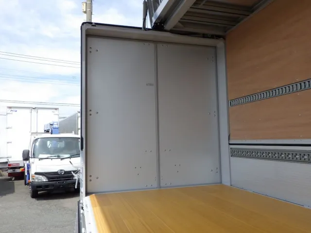 リヤ扉裏側の状態です。|日野 デュトロ 2KG-XZU722M(2WD)の写真12