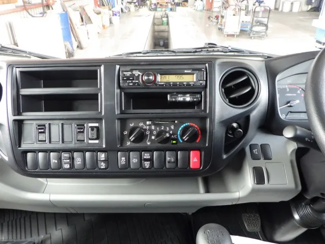 パネル周りの状態です。|日野 デュトロ 2KG-XZU722M(2WD)の写真19