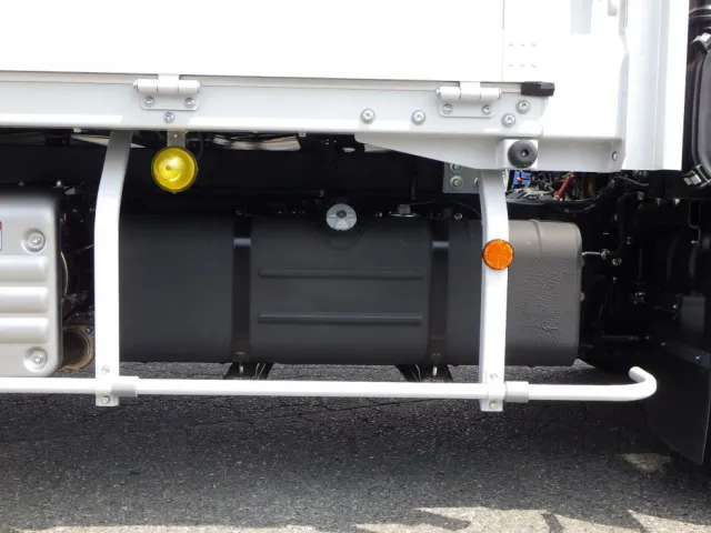 燃料タンクは１００Lです。|日野 デュトロ 2KG-XZU722M(2WD)の写真22