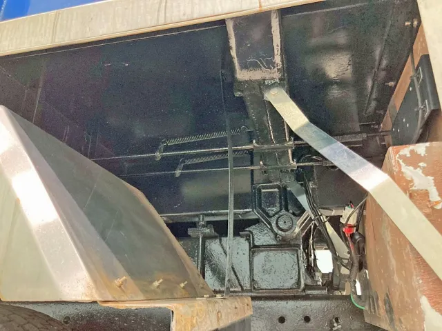 シャーシとネタの状態です。(縦ネタ・横ネタは鉄製です)|日野 レンジャー LDG-GK8JLAAの写真6