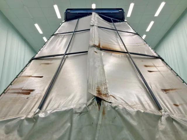 左右コボレーンの骨組みに曲がりがあります。|日野 レンジャー LDG-GK8JLAAの写真11