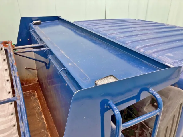 シートデッキの状態です。(コボレーンとシートデッキの間にスキマがあります)|日野 レンジャー LDG-GK8JLAAの写真14