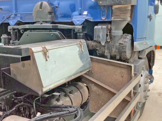 運転席側にステンレス製の工具箱が付いています。|日野 レンジャー LDG-GK8JLAAの写真19