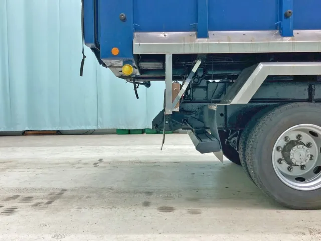 リヤバンパーを格納した状態です。(手動式)|日野 レンジャー LDG-GK8JLAAの写真22